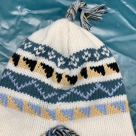 NWOT Cozy Winter Knit Hat with Soft Fleece Lining & Braided Trim - Picture 2 of 4